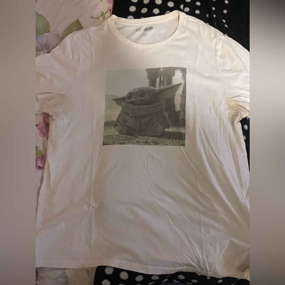 White Grogu shirt from gap !